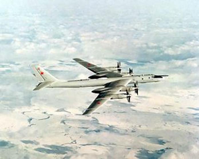 ▲俄羅斯戰略空軍Tu-95戰略轟炸機能夠發射核彈。〔圖／美國海軍〕