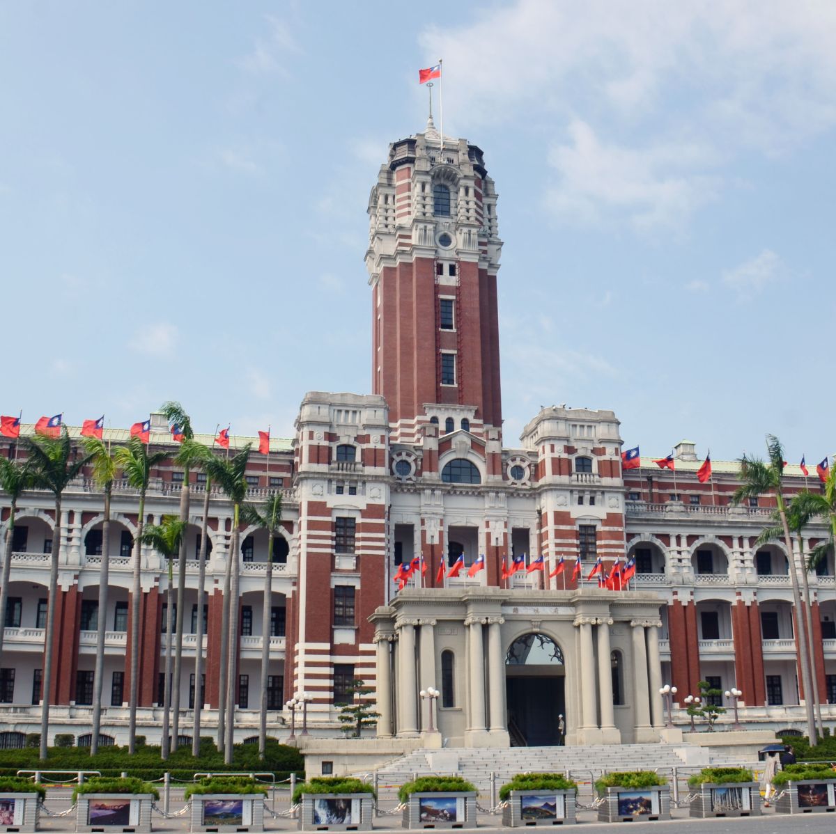 ▲監院通過私菸糾正案，總統府表示，尊重監委對本案的調查與糾正，同時將全力配合對相關人員進行行政懲處與職務調整。（圖／NOWnews資料照）