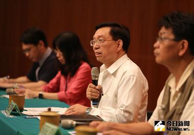 ▲▲前疾管局局長蘇益仁，針對指揮中心研擬的外國人自費採檢政策提出看拉。（圖／資料畫面）