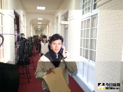 立法院秘書長林錫山辦公室19日上午疑因採購案遭搜索，秘書長室低調不願回應，只說偵查不公開，目前搜索仍在持續中。中央社記者王承中攝 105年1月19日