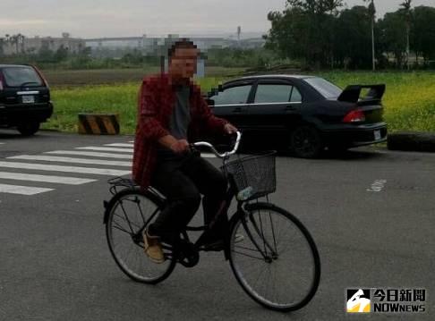 ▲涉嫌寄恐嚇信件的陳姓男子，被服務處監視器錄下身影。