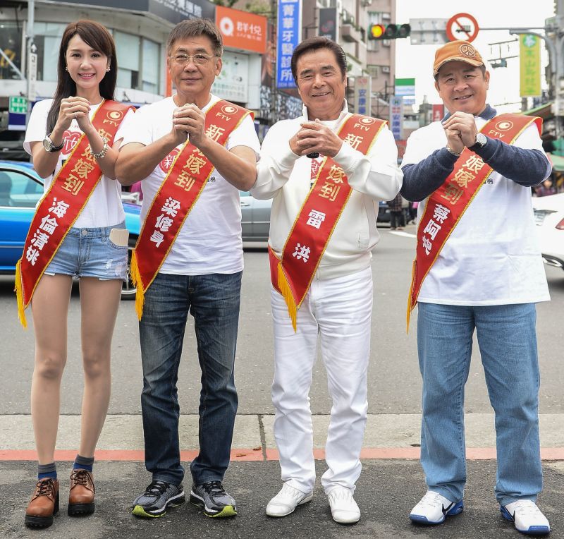 ▲《新娘嫁到》演員當街公然「買票」。（圖／民視，2016.01.09）