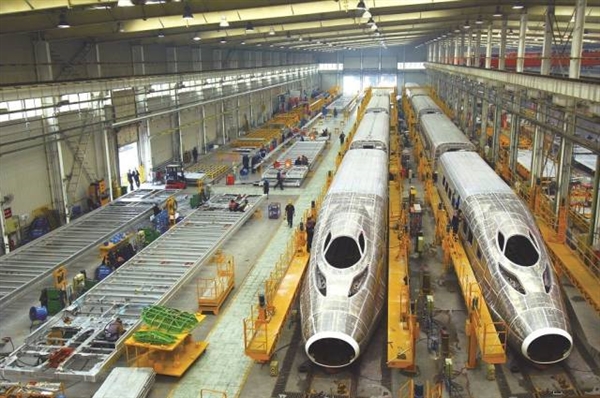 大工業之下的新式廠房們，外表平實，不追求特點，整齊統一