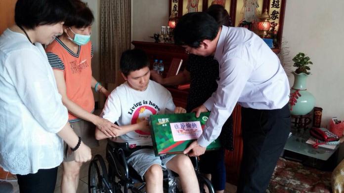 ▲為落實並展現政府照顧傷殘退伍軍人政策，內政部、役政署及新北市政府將於週三（27日）赴中和區探視半癱人員王冠太先生，祝賀新年快樂並致贈慰問金及安養津貼等。（圖／新北中和區公所提供）