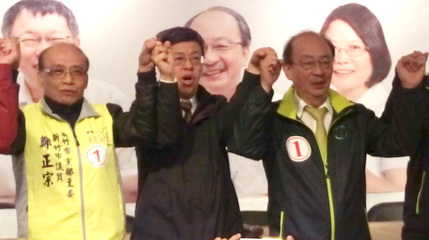 ▲副總統候選人陳建仁為民進黨立委候選人柯建銘加油打氣。（圖／張旭東攝）