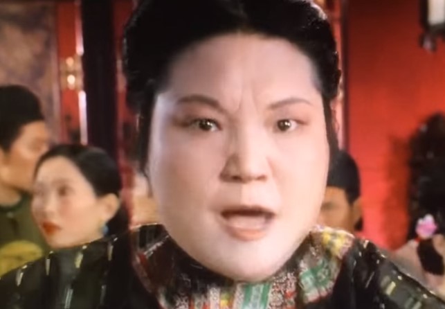 ▲現年62歲的魯芬，曾在周星馳的電影《九品芝麻官》中飾演烈火奶奶。（圖／翻攝自YOUTUBE）