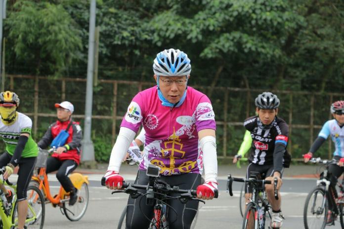▲台北市長柯文哲宣傳自行車城市，沿途訪點將經過立委候選人競總，輔選意味濃厚。（圖／台北市政府,2016.1.2）
