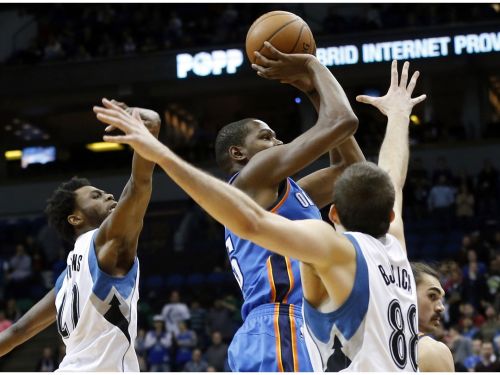 「雷帝」Kevin Durant(右2)末節跳出接管比賽,3分鐘砍12分率雷霆客場獲勝。(圖/美聯社/達志影像) 「雷帝」Kevin Durant回憶當年到雷霆的遺憾。(圖/美聯社/達志影像)