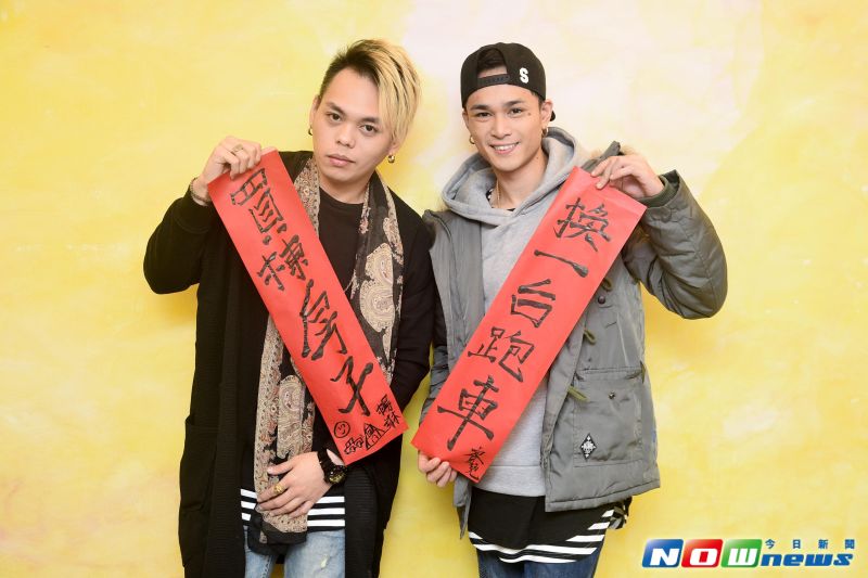 ▲Under Lover 寫春聯，賀新年。（圖／記者林柏年攝影，2016.01.20)