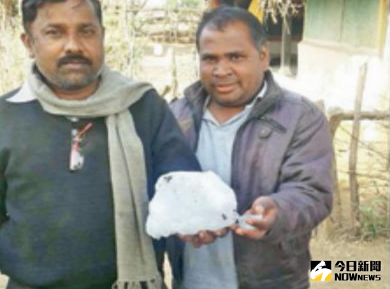 ▲飛機上排泄物外洩，低溫結冰砸中婦人。（圖／翻攝自timesofindia）