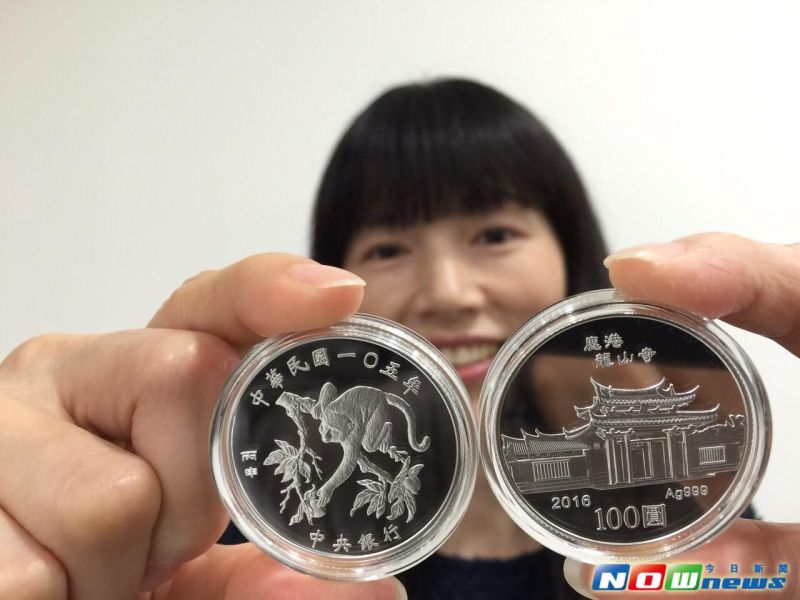 中央銀行1月21日將委託台灣銀行公開發售猴年生肖套幣，限量12萬套，每套1600元。（圖／記者顏真真攝，2016.1.7）