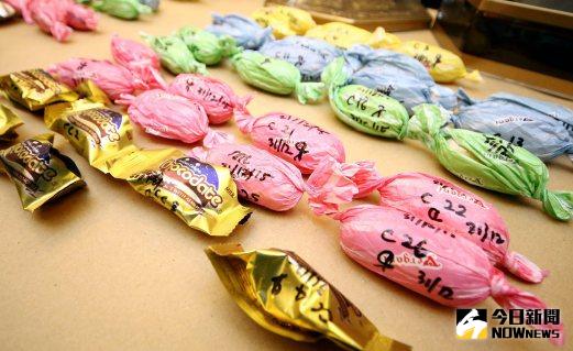 ▲烏克蘭女子將毒巧克力塞進肛門。（圖／翻攝自NST）