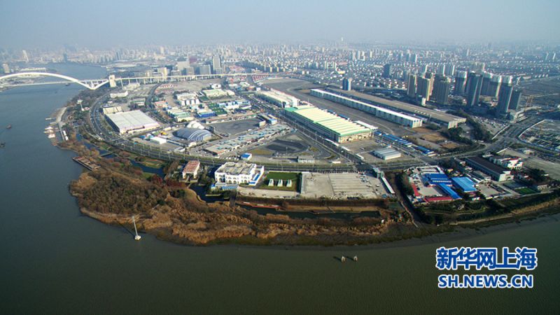 圖為黃浦江上空俯拍上海後灘濕地公園全景
