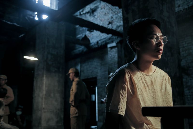 ▲巫建和拍攝《燦爛時光》刑求戲。（圖／公視提供，2016.01.17）