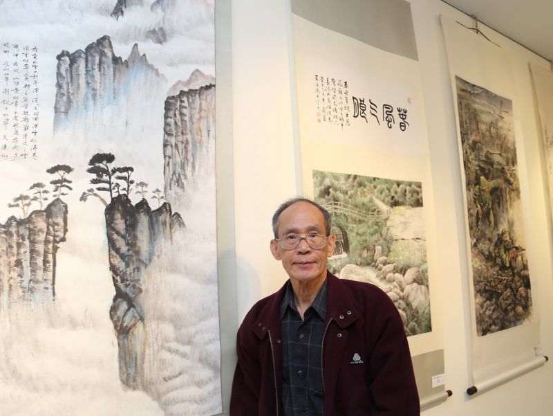 ▲理事長王建生的書法受教於朱雲教授，水墨得自井崧嶺大師。〈圖／記者黃玿琮攝〉