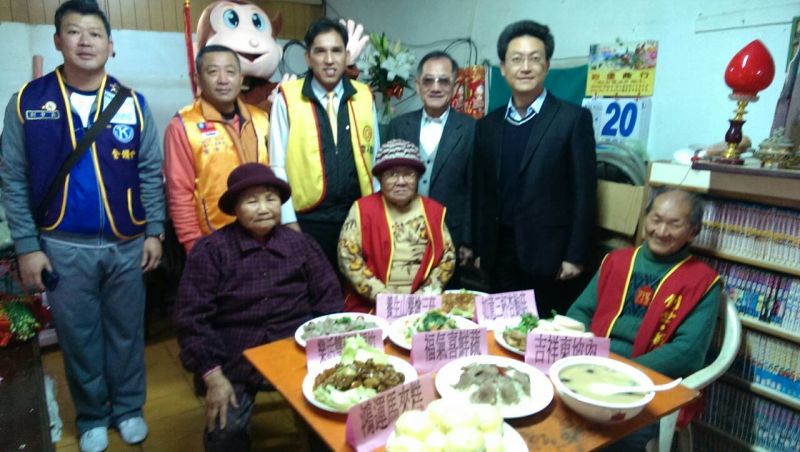 日月光寒冬送暖認捐中壢百名獨居老人年菜 財經 Nownews今日新聞