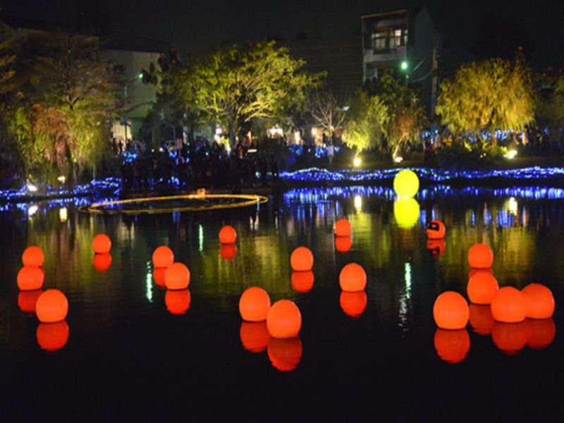 迷人的月津港燈節每年都吸引無數民眾前來觀賞。
