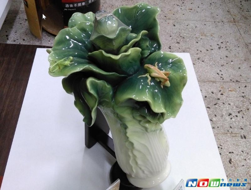 ▲嘉義酒廠窖藏峰頂16年陳高「翠玉白菜」，精緻貴氣，口感香醇綿淨，值得珍藏。（圖／記者 邱嘉琪攝）