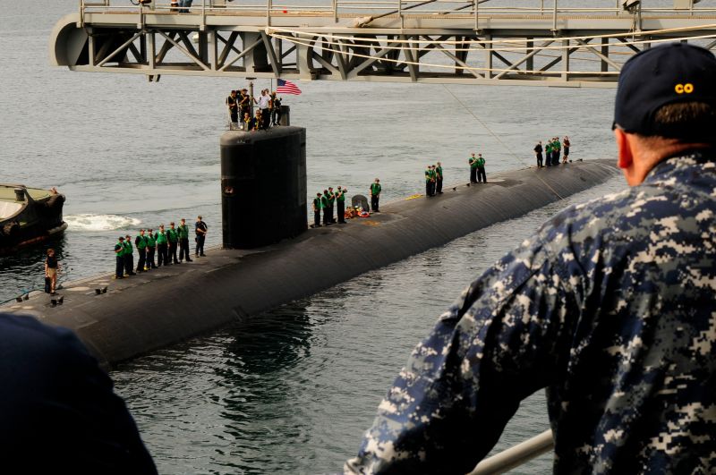▲美國海軍圖森號核潛艦（USS Tucson，SSN 770)，訪問菲律賓蘇比克灣海軍基地。（圖／美國海軍.2014.1.14）