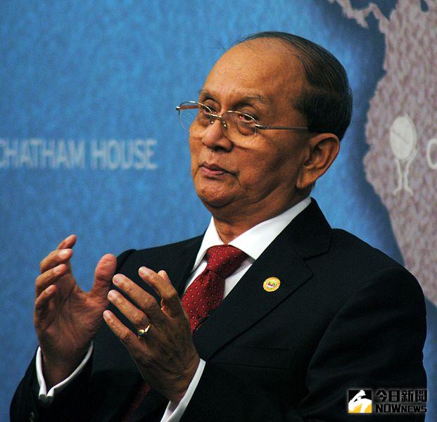 ▲緬甸總統登盛（Thein Sein）27日盛讚政權和平轉移，交接給翁山蘇姬領導的「全國民主聯盟」（NLD），最後1次在軍政府把持的國會發表演講。這個歷史時刻也象徵著，緬甸將由軍政府時代，走向人民掌權的新民主時代。（圖／翻攝自維基百科）