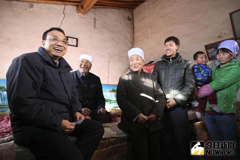 李克強看望特困村民