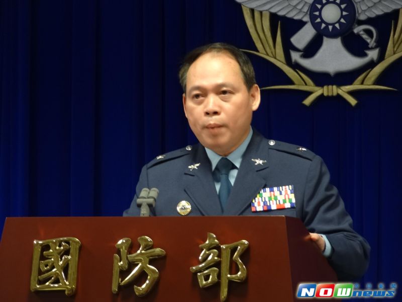 ▲國防部後勤次長室後勤管理處處長周一新少將，19日例行記者會說明「105年春節期間國軍協助外（離）島軍、民緊急疏運作業規劃」。（圖／記者呂炯昌攝影.2016.1.19）