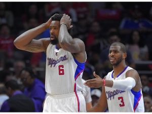 ▲DeAndre Jordan(左)與Chris Paul(右)帶領快艇拿下勝利。(圖/美聯社/達志影像) ▲DeAndre Jordan(左)與Chris Paul(右)帶領快艇拿下勝利。(圖/美聯社/達志影像)