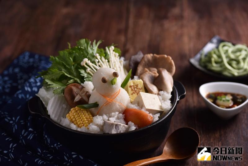 王品集團（2727）旗下聚火鍋推出3.0版全新視覺系菜色，不僅有全新的雪見鍋湯頭，更以蘿蔔泥塑形出雪人造型，要搶攻年節家庭團圓及親友聚餐商機。（圖／王品提供）