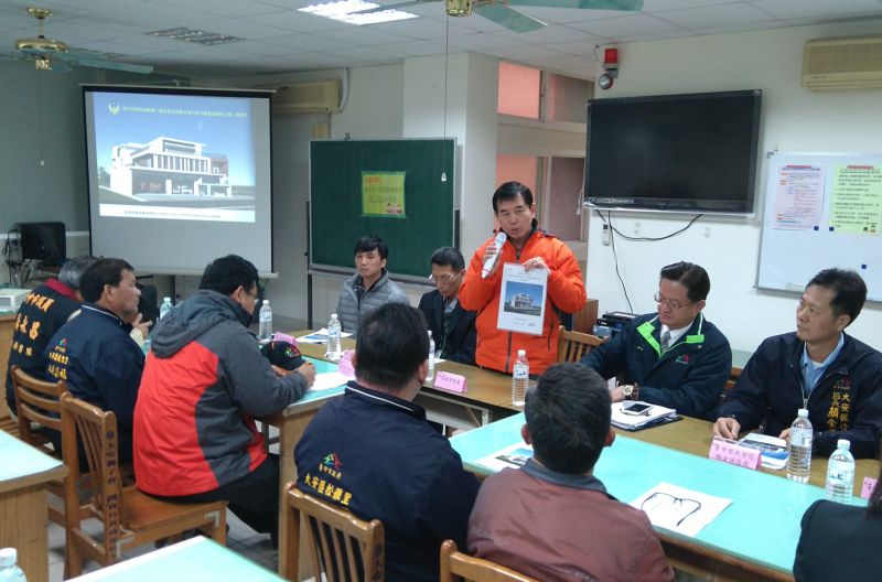 建築簡陋的大安消防隊，遷建有譜，消防局二十八日舉辦遷建說明會，消防員對民代的努力，感謝不已。記者陳榮昌／攝