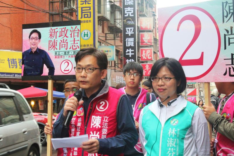 ▲民進黨立委林淑芬今幫社民黨港湖區候選人陳尚志輔選。（圖／社民黨提供2016.1.5）