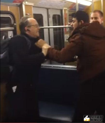 ▲隨著難民不斷湧入德國，德國治安也漸漸亮起紅燈，科隆方於跨年夜才發生女性遭集體性侵事件，近日慕尼黑地鐵又有乘客錄到難民滋事的畫面。（圖／翻攝自Youtube）