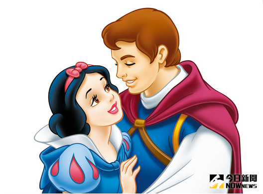 ▲中東半島國家卡達上個禮拜發布一項禁令，禁止境內的所有學校圖書館，收錄美國迪士尼童話故事《白雪公主與七個小矮人》，原因居然是畫風太「情色」。（圖／翻攝自Penguin出版社）