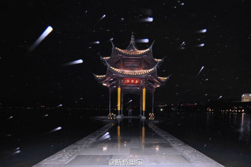 西湖邊的集賢亭