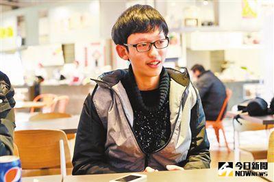 何琦驍收到了紐約大學阿布扎比分校的錄取通知書。