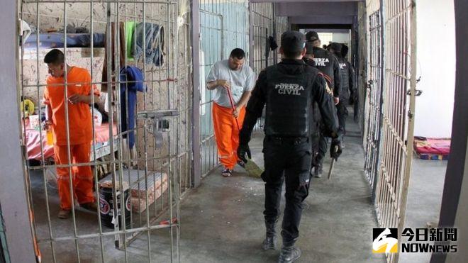 ▲墨西哥托波契科監獄（Topo Chico）日前發生暴動造成數十人傷亡，經調查後，意外揭露獄中藏有「豪華牢房」。（圖／翻攝自bbc）