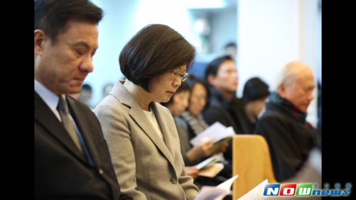 準總統蔡英文28日表示，希望能從228事件中的傷痕中，淬煉智慧與勇氣。（圖／翻攝自蔡英文臉書2016.02.28\\)