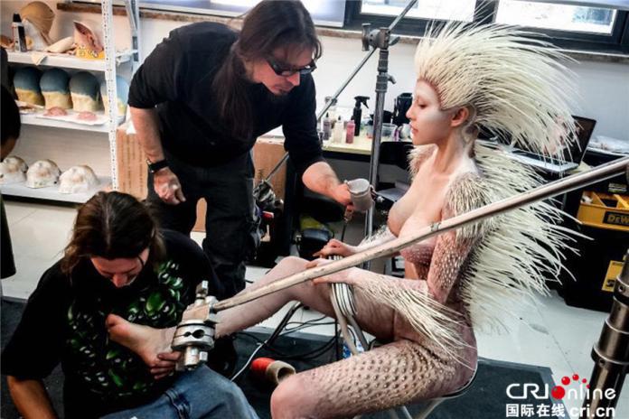 《三打白骨精》三女妖全裸化妝