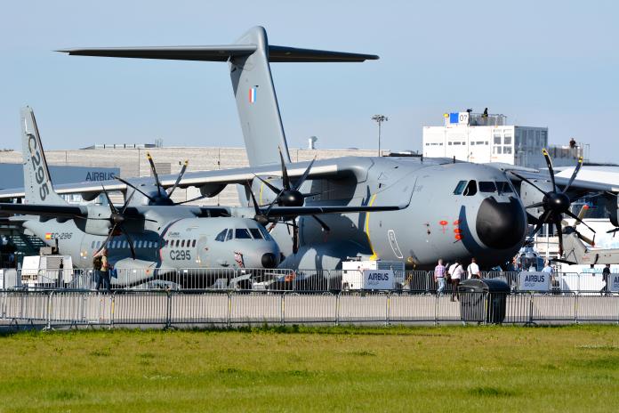 ▲C-295\\(左\\)與A400M為空中巴士集團主力推銷運輸機種。（圖／airbusgroup）