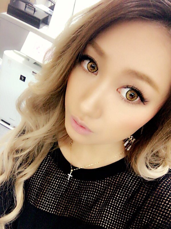 ▲坂本美穂現在打扮收斂不少不再誇張。（圖／翻攝自みぽち推特）