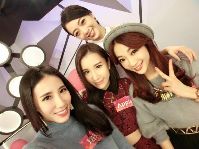 ▲瑤瑤（左起）、Apple、貝童彤及玉兔曾是紅極一時的黑澀會美眉。（圖／翻攝自Apple臉書，2016.02.03）