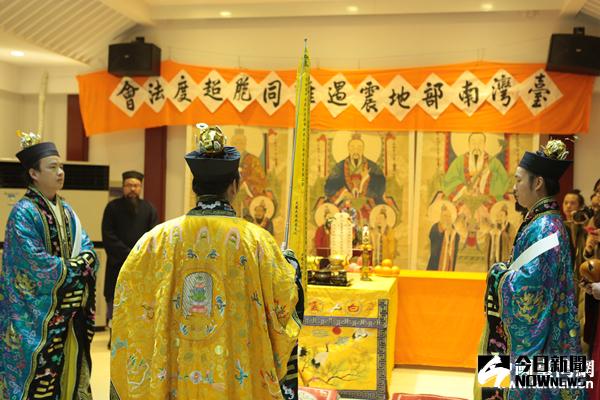 中國道教協會于2月12日下午在北京白雲觀為臺灣南部地震遇難同胞舉行超度法會。