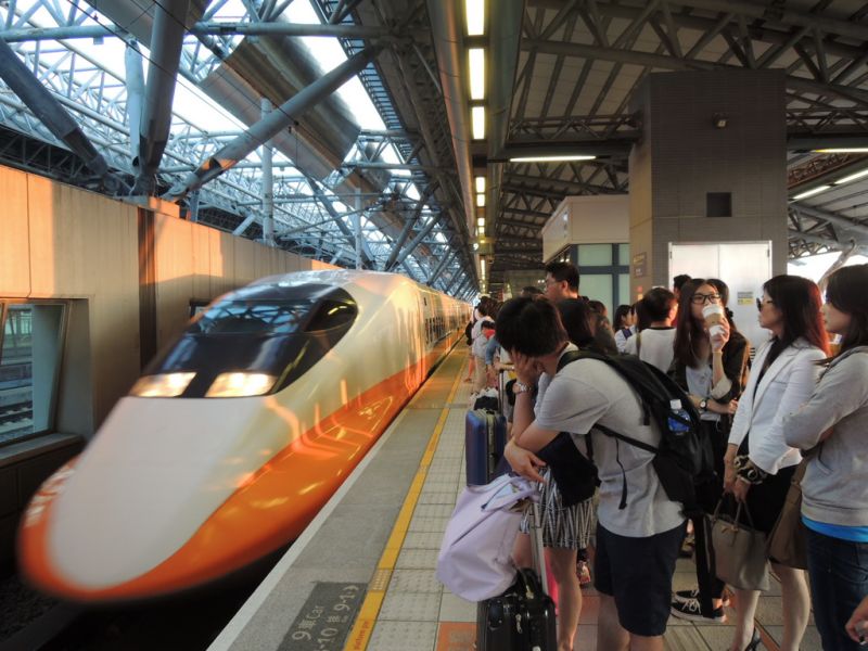 ▲台灣高鐵「指定車次團體」優惠，即日起提供更加彈性的人數組合。（圖／林重鎣攝）