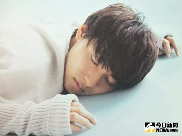 ▲日本網站調查，針對20到30歲的男女，詢問「是否拍過交往對象的睡臉」，其中也以星座排名。（圖／翻攝自推特）