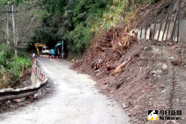 ▲太平山「宜專一線」坍方處，全力搶修中。〔圖／羅東林管處提供〕
