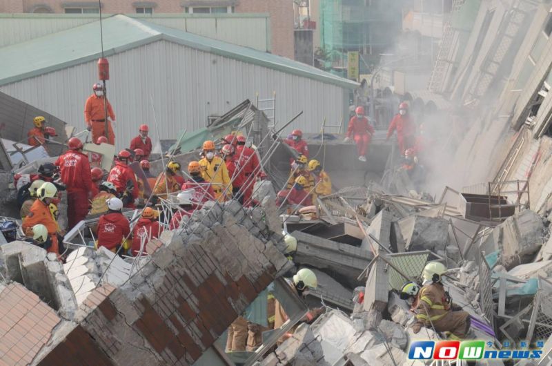 ▲南台大地震，永康維冠金龍大樓搜救畫面。(圖／記者林調遜攝，2016.2.6)
