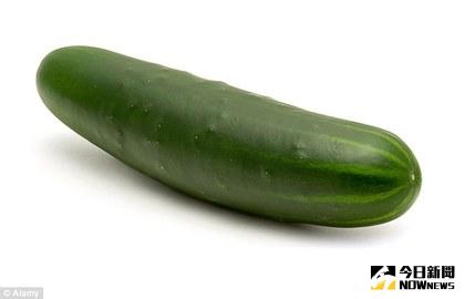 ▲男拿小黃瓜大玩性愛遊戲，導致小三窒息身亡。（圖／翻攝自《每日郵報》）