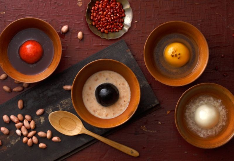 ▲台北喜來登請客樓除推出去年熱賣的「奶黃流沙湯圓」、「酒釀芝麻湯圓」及「黑糖花生湯圓」外，今年另推出全新「核桃地瓜湯圓」！（圖／台北喜來登提供）