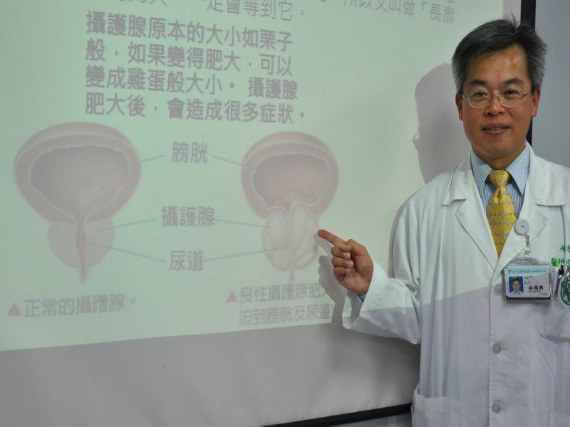 佳里奇美醫院泌尿外科主任洪順興呼籲男性民眾如有小便方面的問題，應及早就醫，否則可能會造成腎臟炎等症狀。