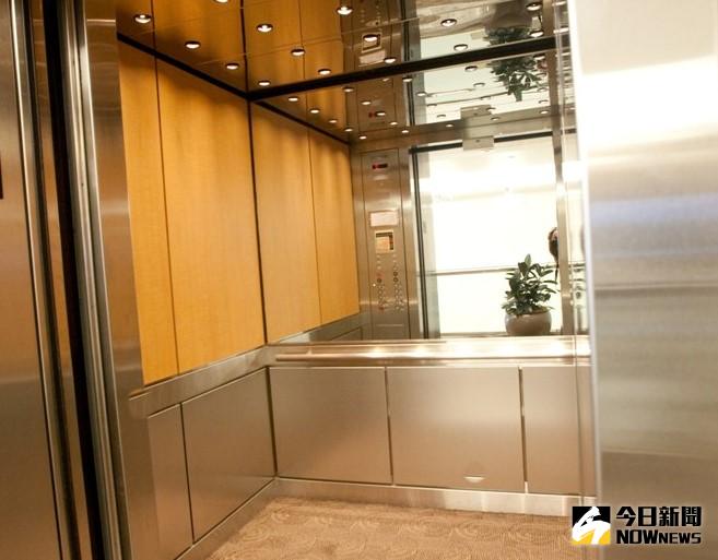 ▲最初在電梯裡裝設鏡子的真正原因，原來是為了......。（圖／翻攝自uniqueelevator）