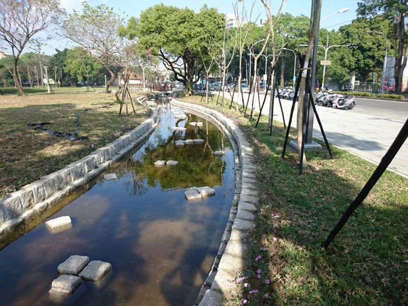 ▲曹公圳六期（安寧街至復興街）工程已於農曆年前完成，完整重現曹公圳護城河風貌。（圖／記者何沛霖攝）